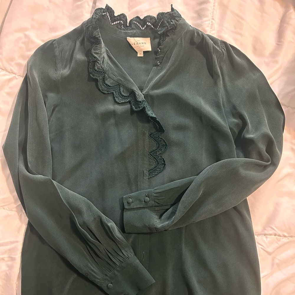 Sezane Chloe Shirt, size 34 (US 2). My standard size is 0-2, for reference.